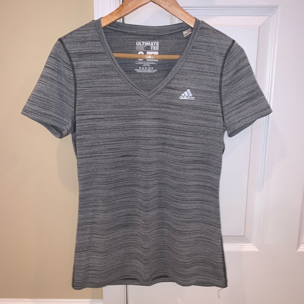 Adidas Workout Tee Vneck. Size Small